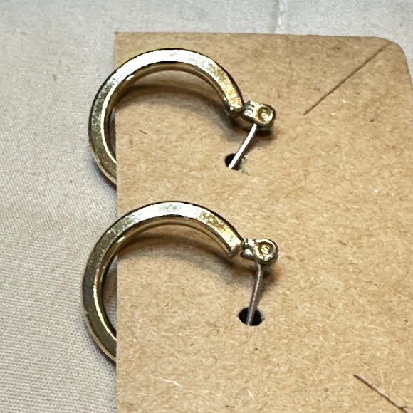 2/$15 Gold tone hoops w/hinge snap back clasp. - Picture 4 of 8
